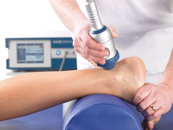 La physiothérapie peut aider à soulager la douleur dans les articulations des jambes après une blessure.